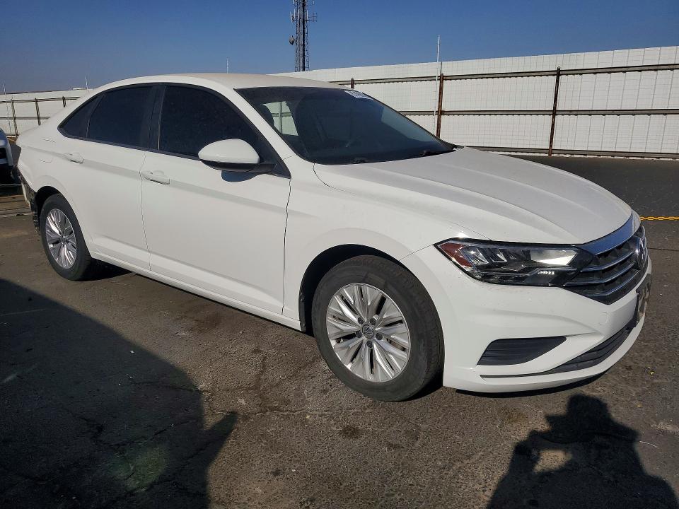 Photo 4 from auction – 2019 VOLKSWAGEN JETTA with VIN 3VWC57BU8KM027919