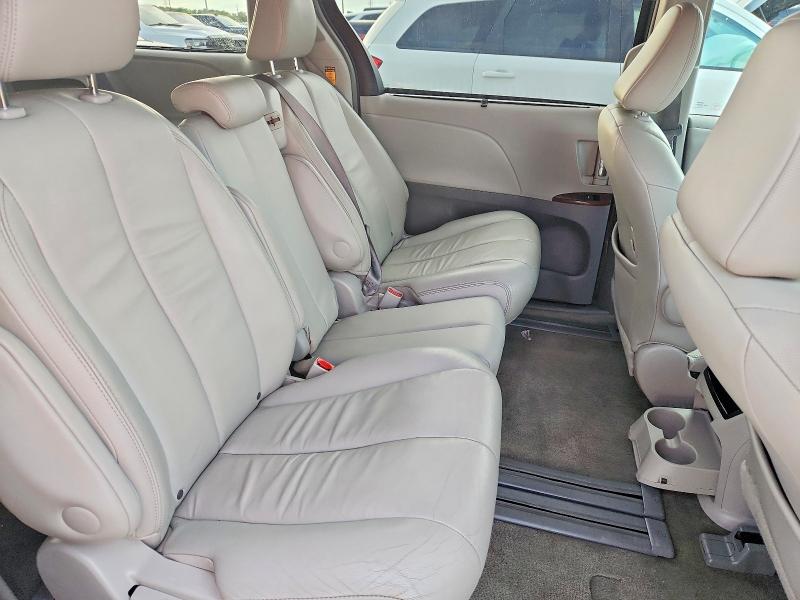 Photo 11 from auction – 2014 TOYOTA SIENNA with VIN 5TDYK3DCXES409386