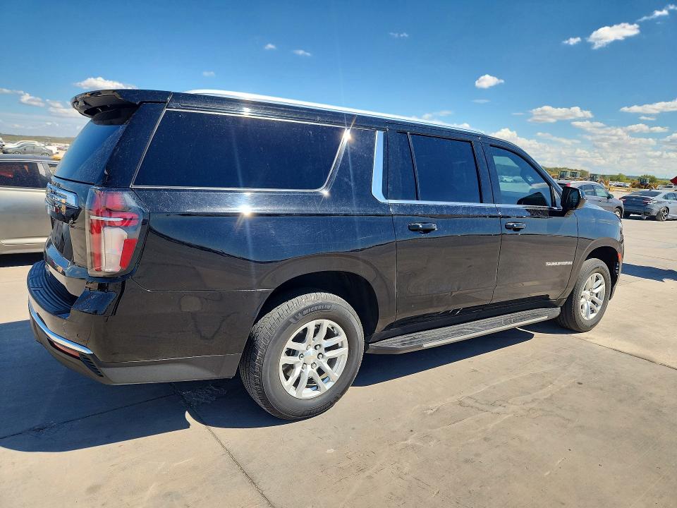 Photo 3 from auction – 2021 CHEVROLET SUBURBAN with VIN 1GNSCBKD8MR372173