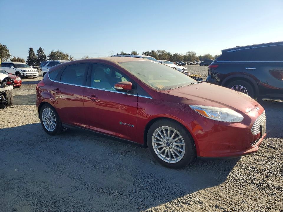 Снимка 4 от търг – 2017 FORD FOCUS с VIN 1FADP3R44HL263791