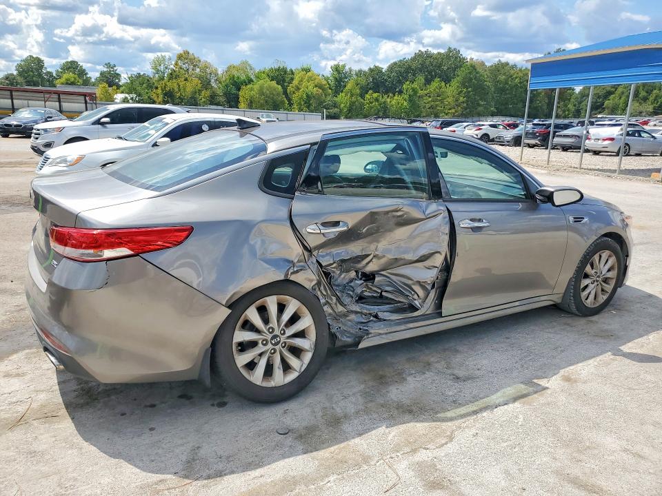 Фото 3 с аукциона – 2016 KIA OPTIMA с VIN 5XXGU4L31GG106904