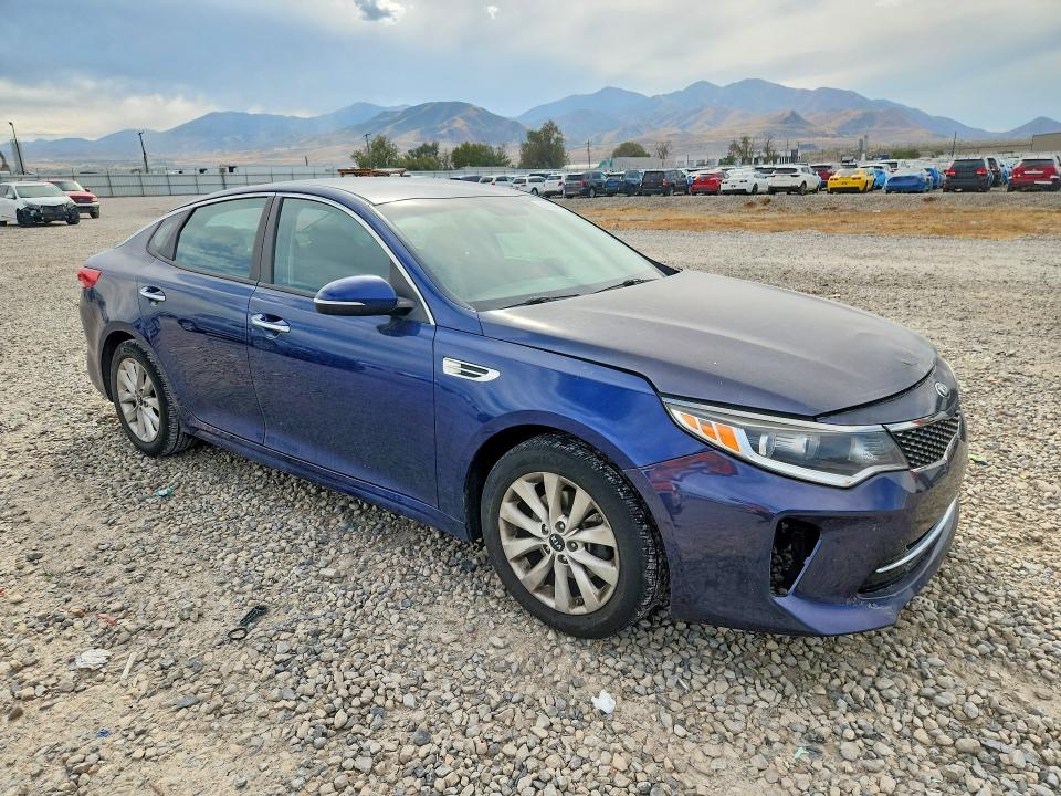 Photo 4 from auction – 2017 KIA OPTIMA with VIN 5XXGT4L35HG128568