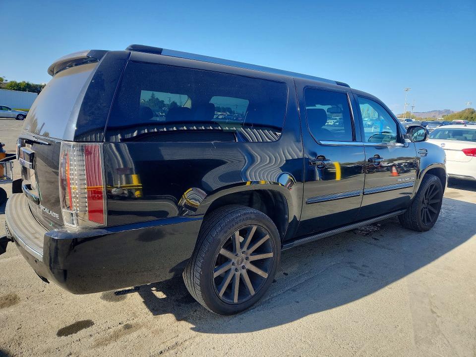 Zdjęcie 3 z aukcji – 2014 CADILLAC ESCALADE z VIN 1GYS4JEF4ER180287