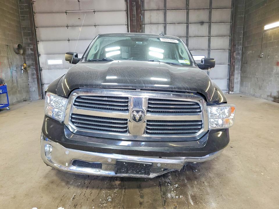 Снимка 5 от търг – 2017 RAM 1500 с VIN 3C6RR7LTXHG622700