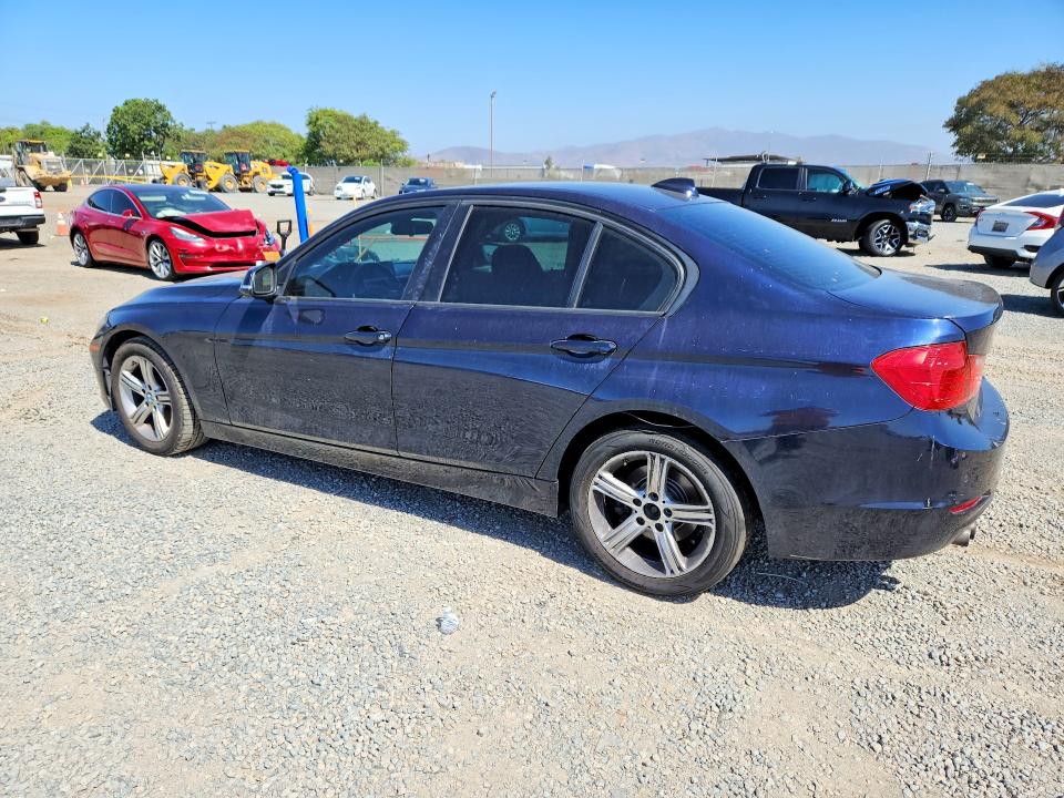 Снимка 2 от търг – 2014 BMW 328 с VIN WBA3C1C55EK115641