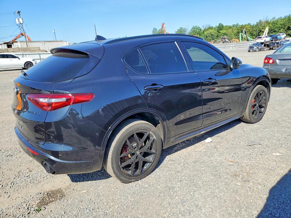 Снимка 3 от търг – 2020 ALFA ROMEO STELVIO с VIN ZASPAKBN1L7C76075