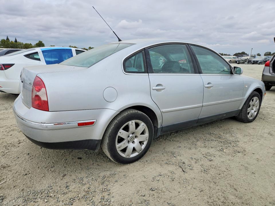 Photo 3 from auction – 2003 VOLKSWAGEN PASSAT with VIN WVWRH63B03P038324