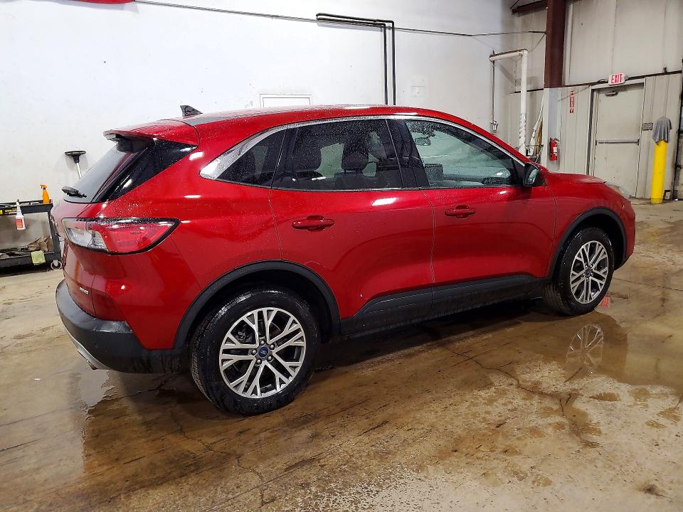 Photo 3 from auction – 2022 FORD ESCAPE with VIN 1FMCU9H91NUA16387