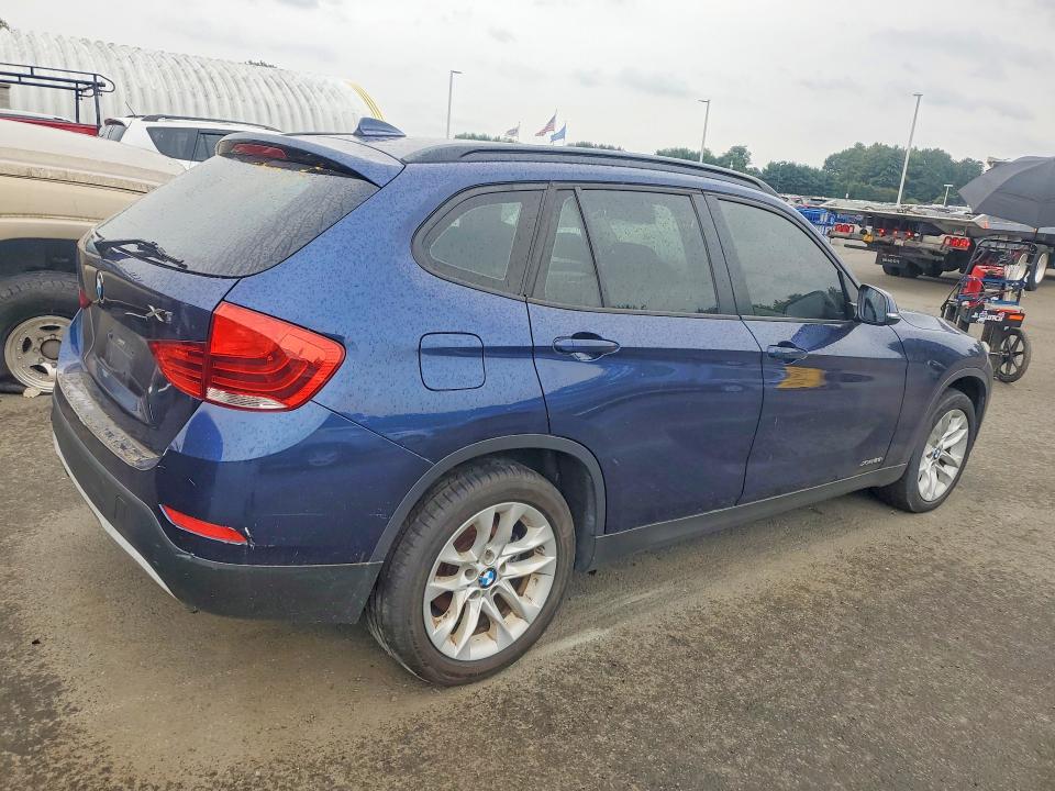 Photo 3 from auction – 2015 BMW X1 with VIN WBAVL1C59FVY37039