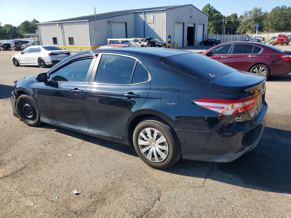Photo 2 from auction – 2018 TOYOTA CAMRY with VIN 4T1B11HK2JU644557