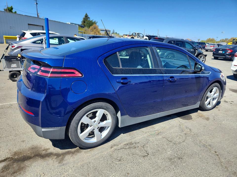 Photo 3 from auction – 2013 CHEVROLET VOLT with VIN 1G1RE6E47DU149164