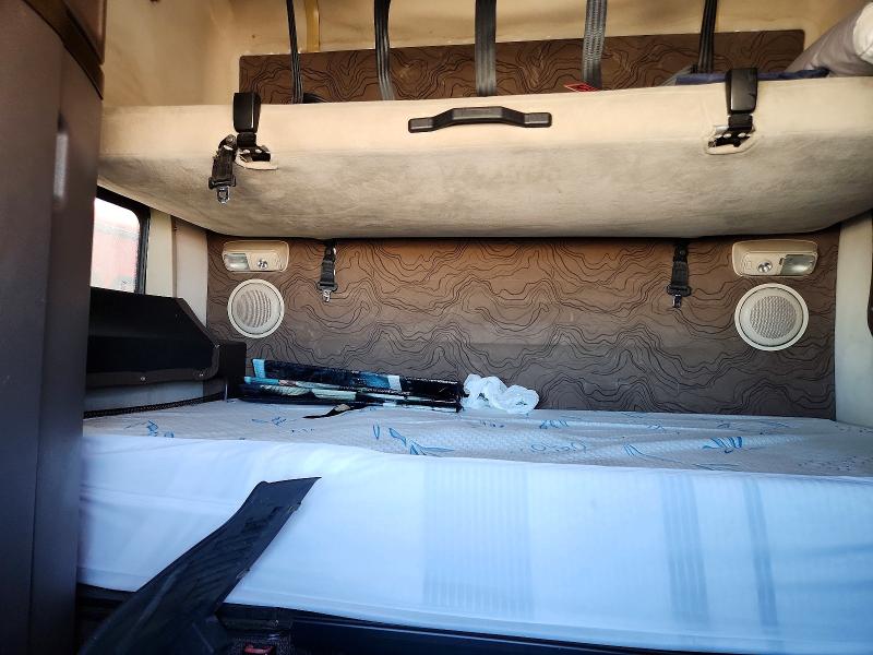 صورة رقم 10 من المزاد - 2015 VOLVO VN مع VIN 4V4N99EH2FN910859