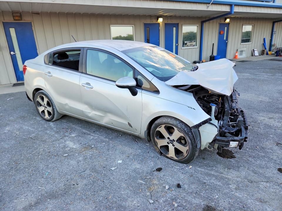 Снимка 4 от търг – 2015 KIA RIO с VIN KNADN4A31F6422056