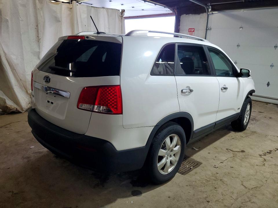 Photo 3 from auction – 2013 KIA SORENTO with VIN 5XYKTDA23DG336765