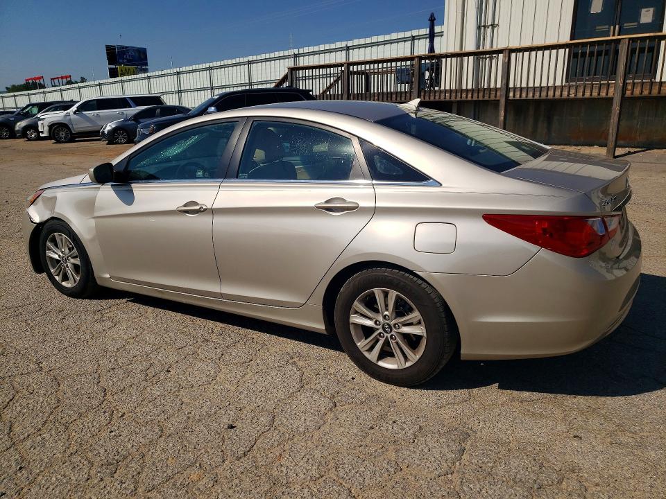 Photo 2 from auction – 2011 HYUNDAI SONATA with VIN 5NPEB4AC1BH064537
