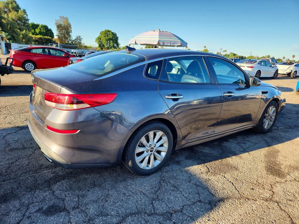 Photo 3 from auction – 2019 KIA OPTIMA with VIN 5XXGT4L31KG288180