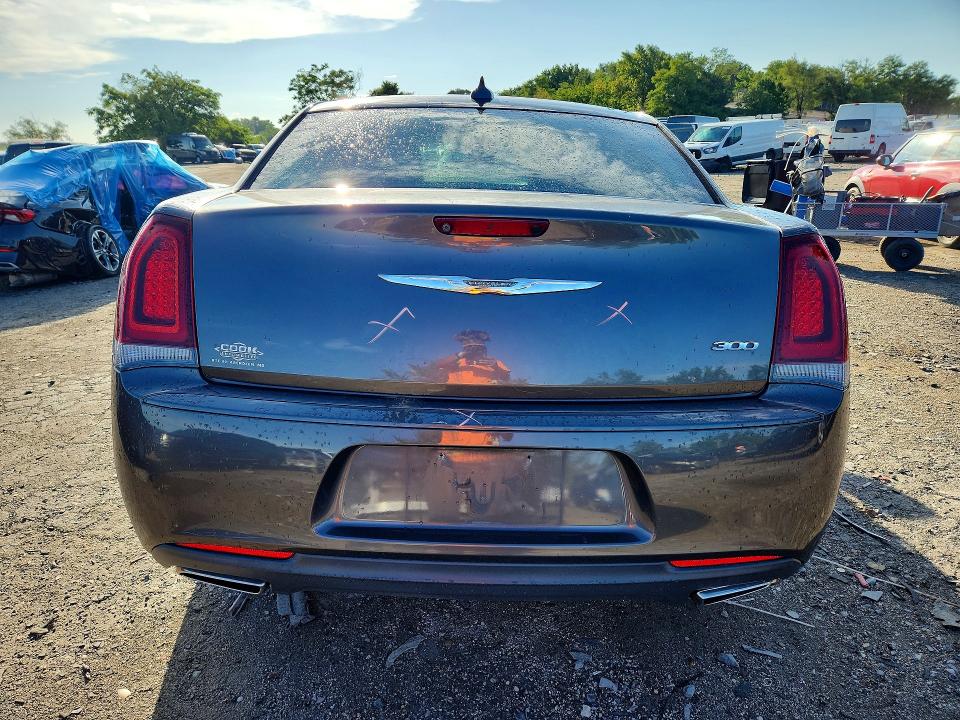 Photo 6 from auction – 2019 CHRYSLER 300 with VIN 2C3CCAAG7KH590402