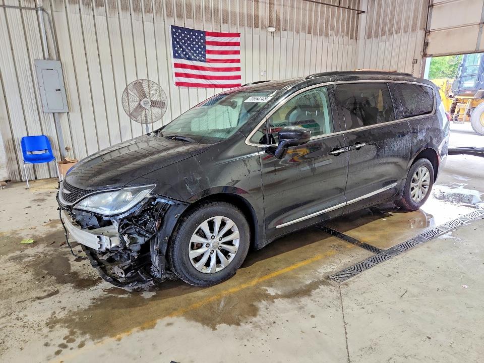 CHRYSLER PACIFICA 2017 с VIN 2C4RC1BG0HR831854 - Снимка от търг