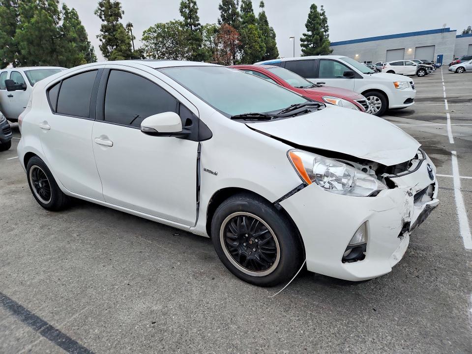 Zdjęcie 4 z aukcji – 2012 TOYOTA PRIUS C z VIN JTDKDTB39C1028061