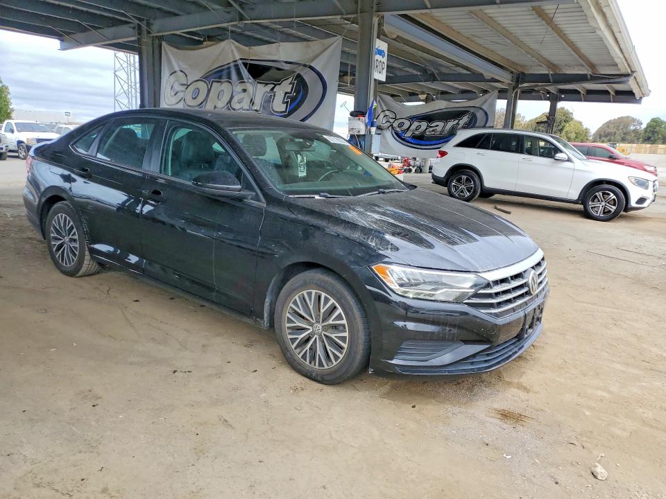 Photo 4 from auction – 2019 VOLKSWAGEN JETTA with VIN 3VWCB7BU1KM142161