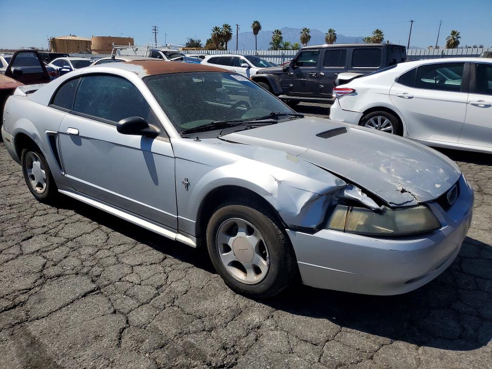 Photo 2 from auction – 2000 FORD MUSTANG with VIN 1FAFP4043YF315308