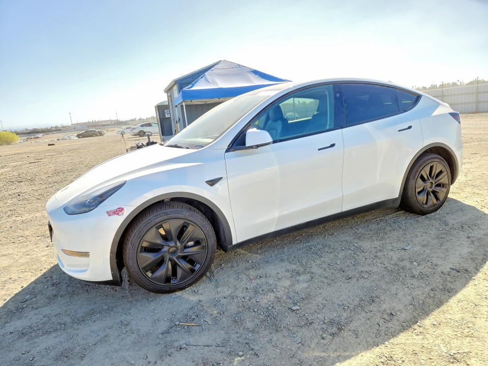 TESLA MODEL Y 2025 с VIN 7SAYGAEE0SF249043 - Фото с аукциона