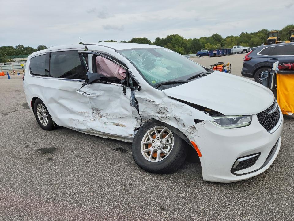 Photo 4 from auction – 2025 CHRYSLER PACIFICA with VIN 2C4RC1BG6SR585707