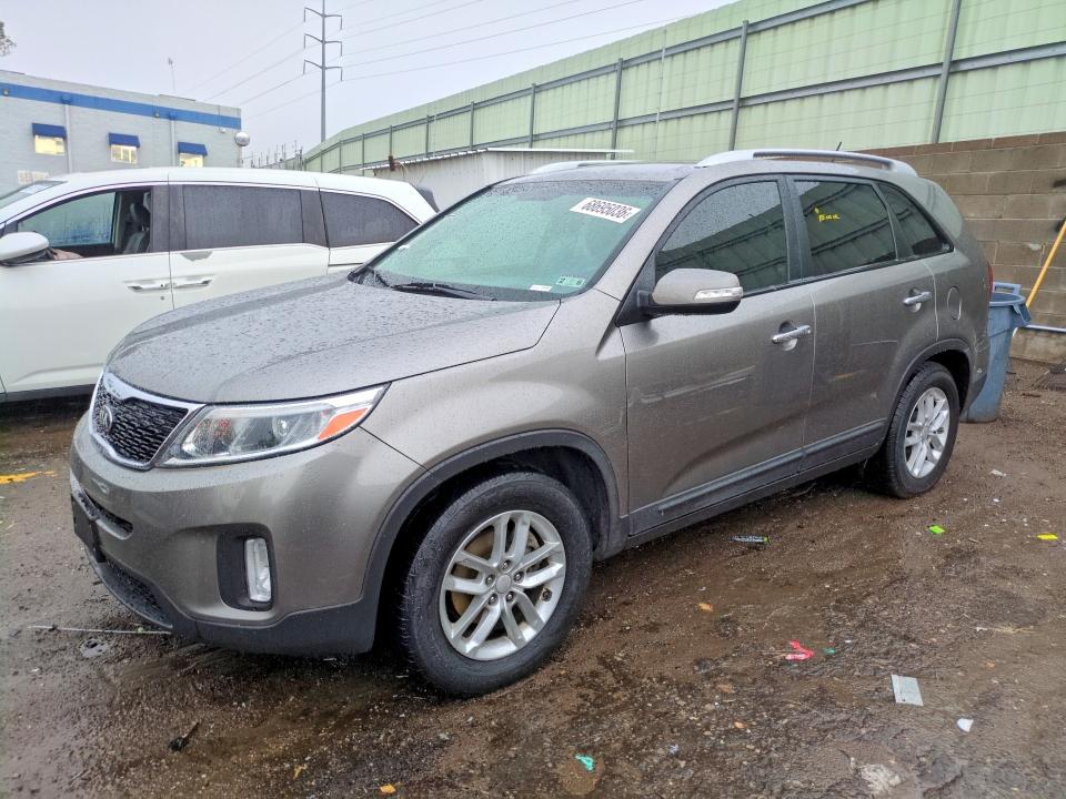 KIA SORENTO 2015 с VIN 5XYKT4A64FG559841 - Снимка от търг