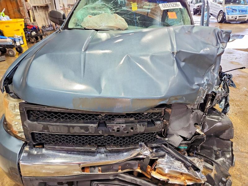 Photo 11 from auction – 2010 CHEVROLET SILVERADO with VIN 1GCSCREAXAZ217672