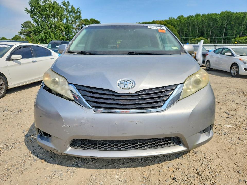 Photo 5 from auction – 2013 TOYOTA SIENNA with VIN 5TDKK3DC9DS380855