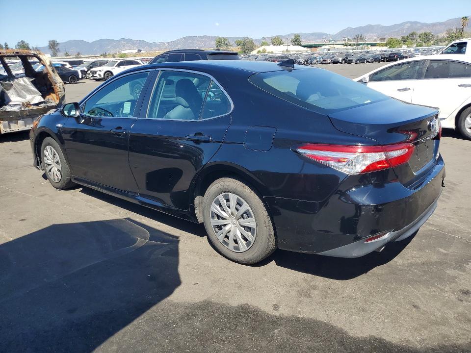 Снимка 2 от търг – 2020 TOYOTA CAMRY HYBRID с VIN 4T1C31AK5LU529835