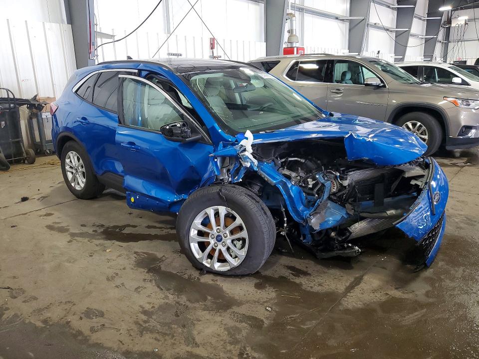 Photo 4 from auction – 2020 FORD ESCAPE with VIN 1FMCU9G6XLUA84076
