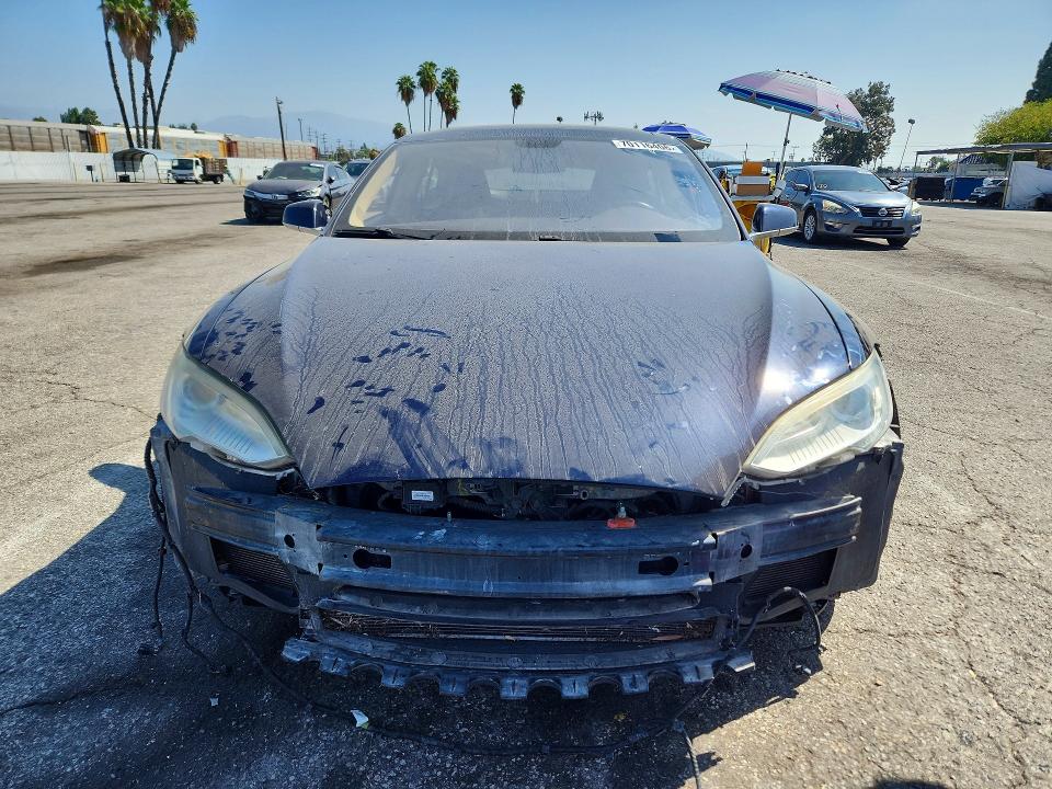 Foto 5 de la subasta – 2013 TESLA MODEL S con VIN 5YJSA1DN0DFP12274