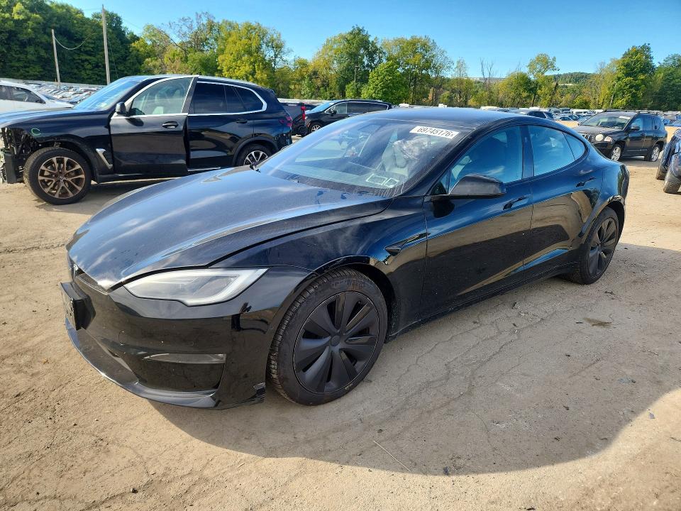 TESLA MODEL S 2022 مع رقم تعريف المركبة 5YJSA1E53NF490233 - صورة من المزاد