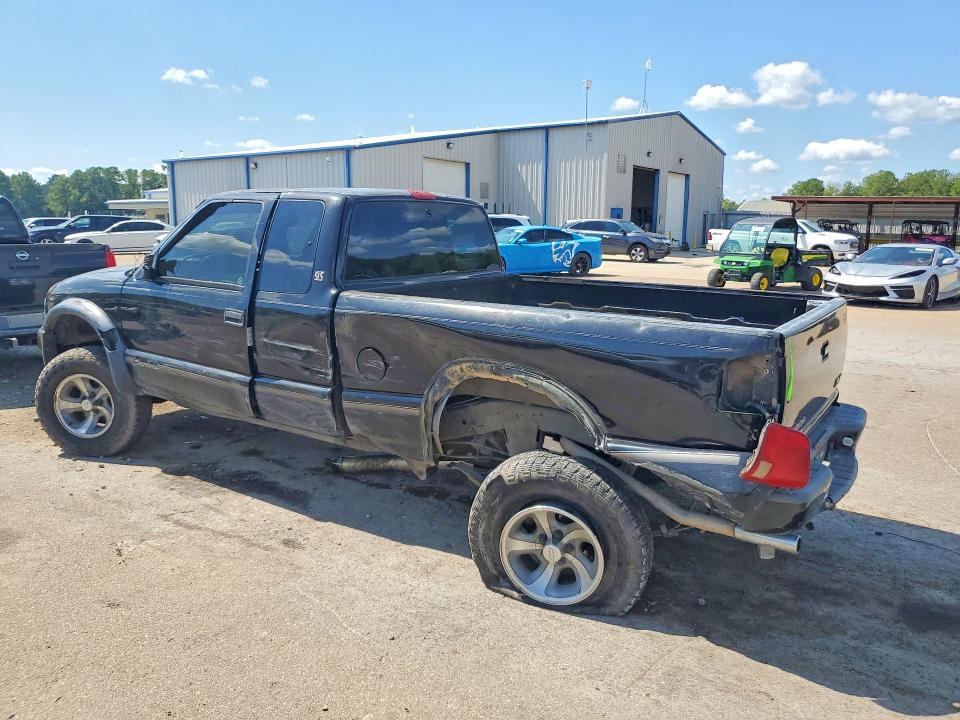Photo 2 from auction – 1999 GMC SONOMA with VIN 1GTCT19WXX8513740