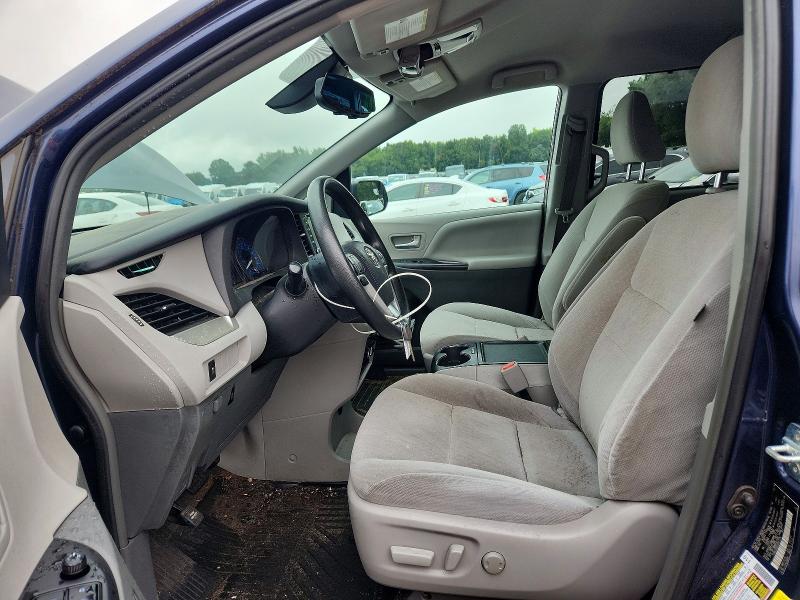 Photo 7 from auction – 2018 TOYOTA SIENNA with VIN 5TDKZ3DC6JS941178