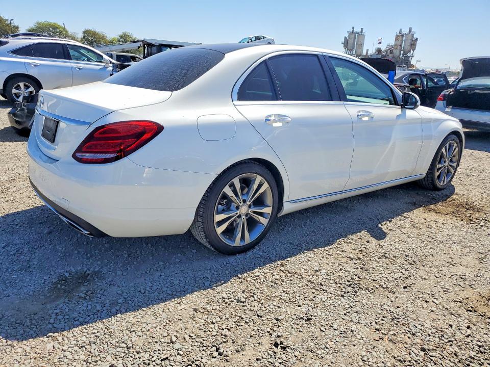 Снимка 3 от търг – 2017 MERCEDES-BENZ C с VIN 55SWF4JB1HU196526