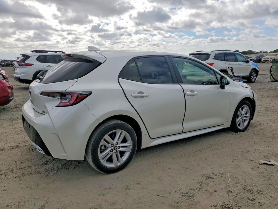Photo 3 from auction – 2020 TOYOTA COROLLA HATCHBACK with VIN JTND4RBE3L3086003