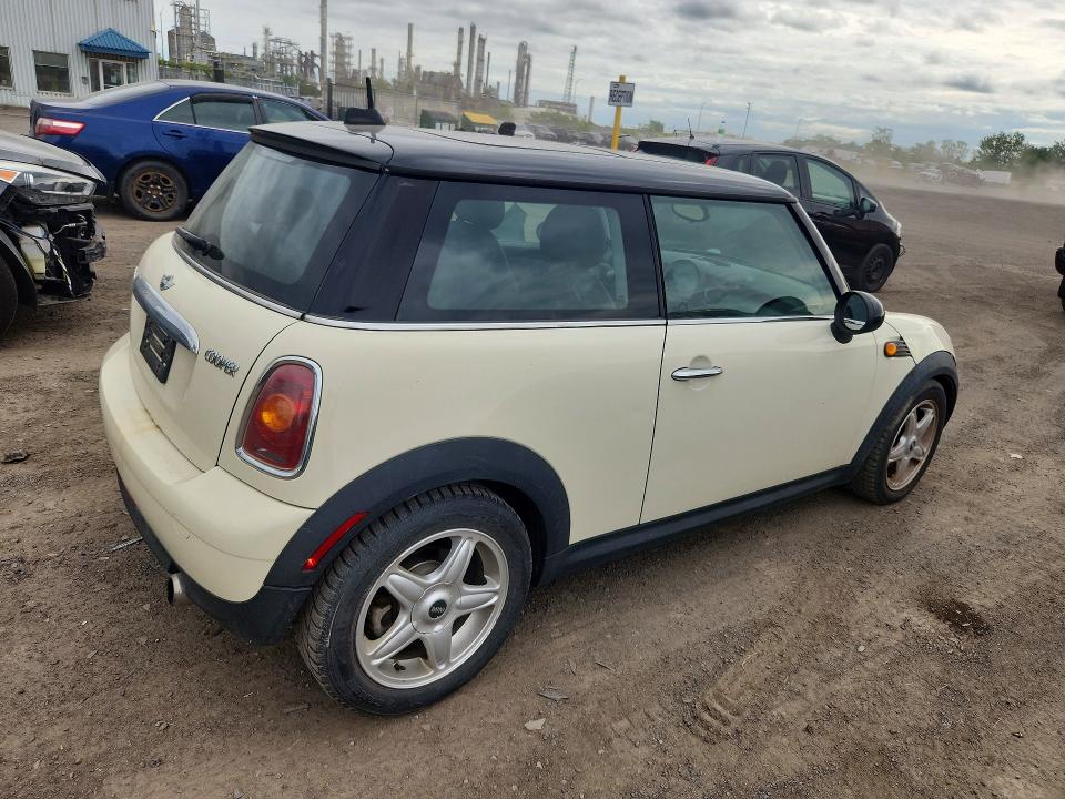 Снимка 3 от търг – 2010 MINI COOPER с VIN WMWMF3C59ATZ65669