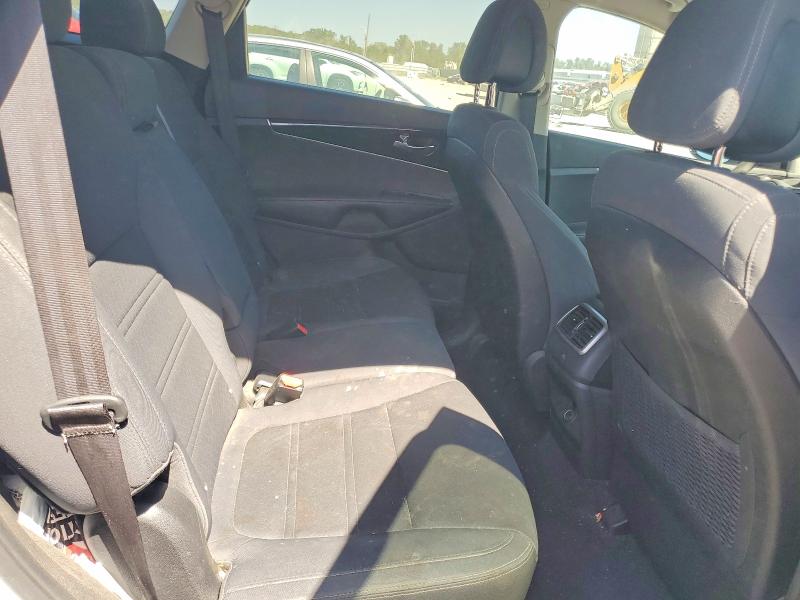 Photo 11 from auction – 2016 KIA SORENTO with VIN 5XYPG4A33GG130885