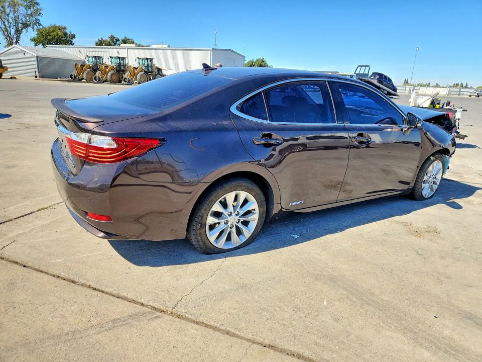 Photo 3 from auction – 2013 LEXUS ES with VIN JTHBW1GG0D2014103