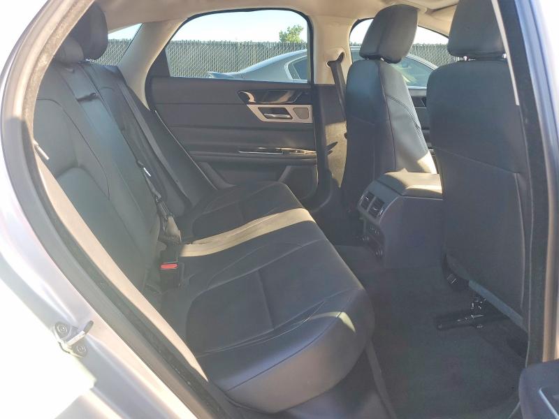 Photo 10 from auction – 2017 JAGUAR XF with VIN SAJBD4BVXHCY42479