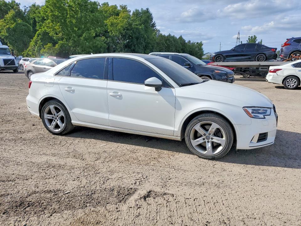 Снимка 4 от търг – 2018 AUDI A3 с VIN WAUB8GFF0J1079555