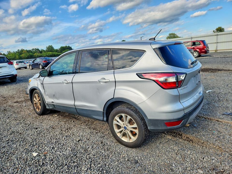 Снимка 2 от търг – 2017 FORD ESCAPE с VIN 1FMCU9GD0HUF00643