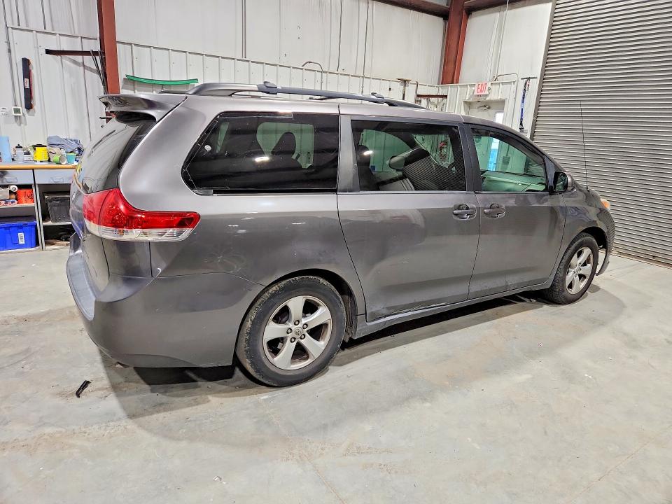 Photo 3 from auction – 2014 TOYOTA SIENNA with VIN 5TDKK3DC7ES433568