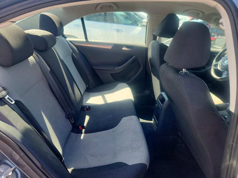 Снимка 10 от търг – 2017 VOLKSWAGEN JETTA с VIN 3VW2B7AJ1HM212494