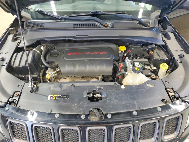 Снимка 12 от търг – 2018 JEEP COMPASS с VIN 3C4NJDDB4JT129093