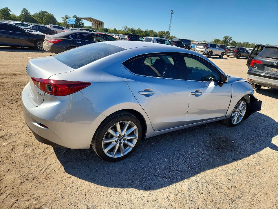Photo 3 from auction – 2017 MAZDA 3 with VIN 3MZBN1V73HM102775