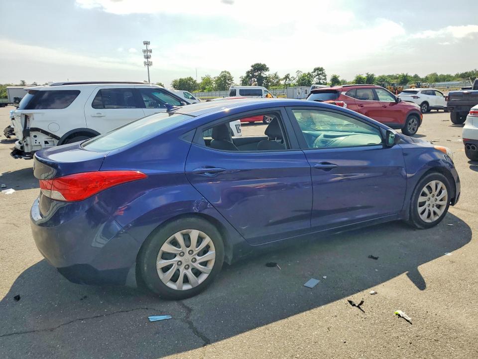 Photo 3 from auction – 2013 HYUNDAI ELANTRA with VIN 5NPDH4AE2DH193286