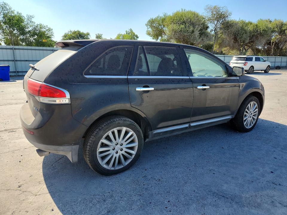 Photo 3 from auction – 2011 LINCOLN MKX with VIN 2LMDJ6JK6BBJ06259
